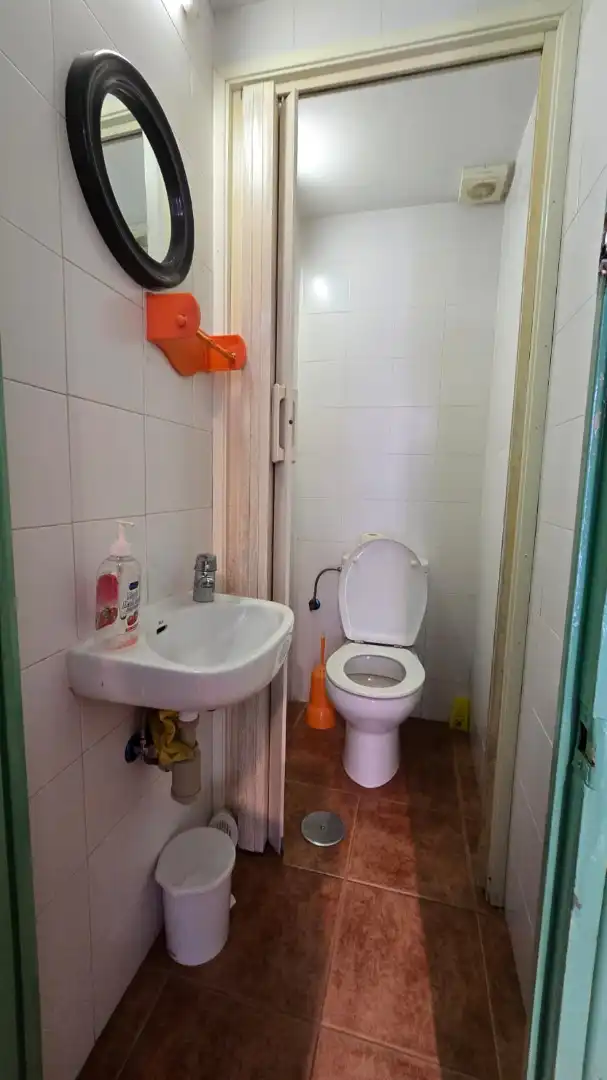 Baño de Local en venta en Alcalá de Henares con Aire acondicionado y Amueblado
