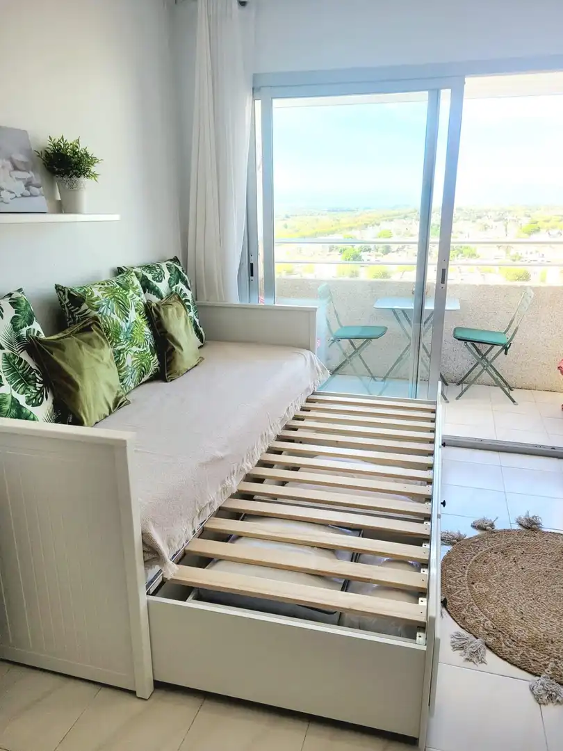 Dormitori de Apartament en venda en Empuriabrava amb Terrassa i Balcó