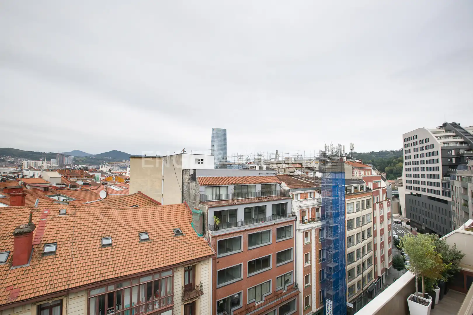 Vista exterior de Ático en venta en Bilbao  con Calefacción, Parquet y Terraza