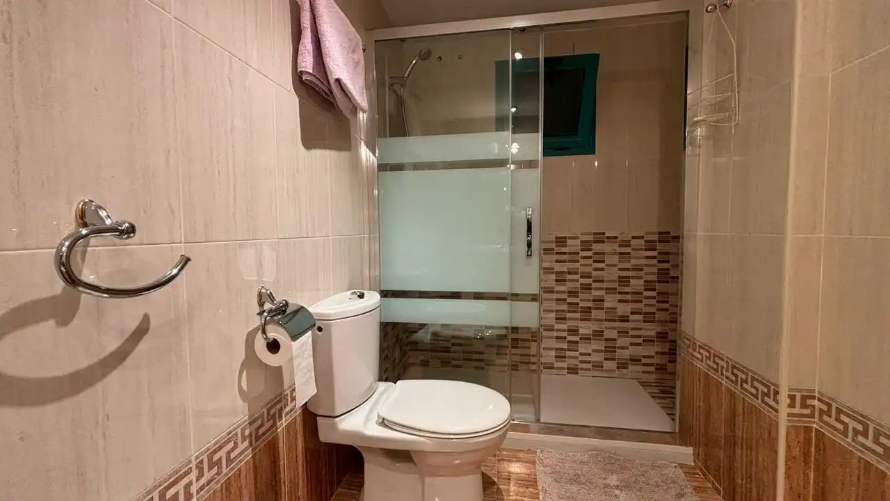 Bany de Apartament de lloguer en Villajoyosa / La Vila Joiosa amb Aire condicionat, Jardí privat i Terrassa
