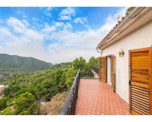 Terrassa de Casa o xalet en venda en Serra amb Terrassa i Piscina