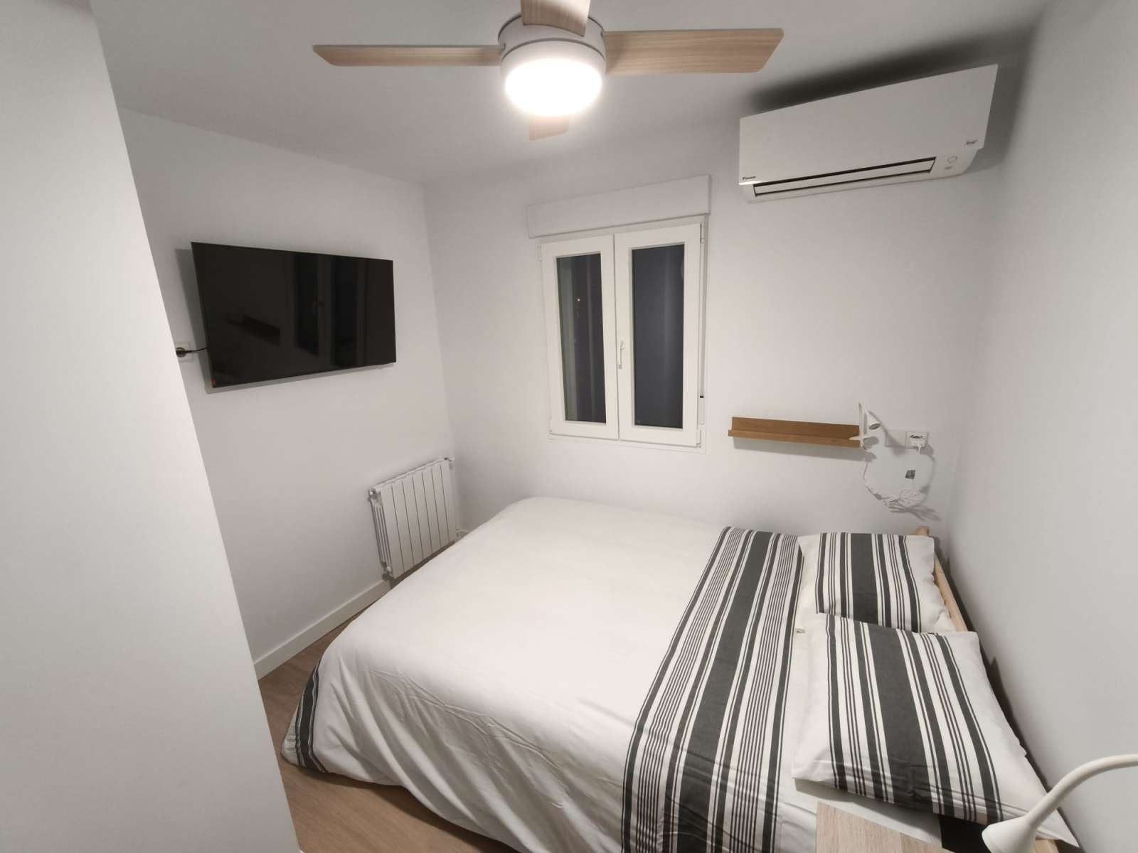 Bedroom of Flat to share in  Madrid Capital  with Air Conditioner, Heating and Terrace