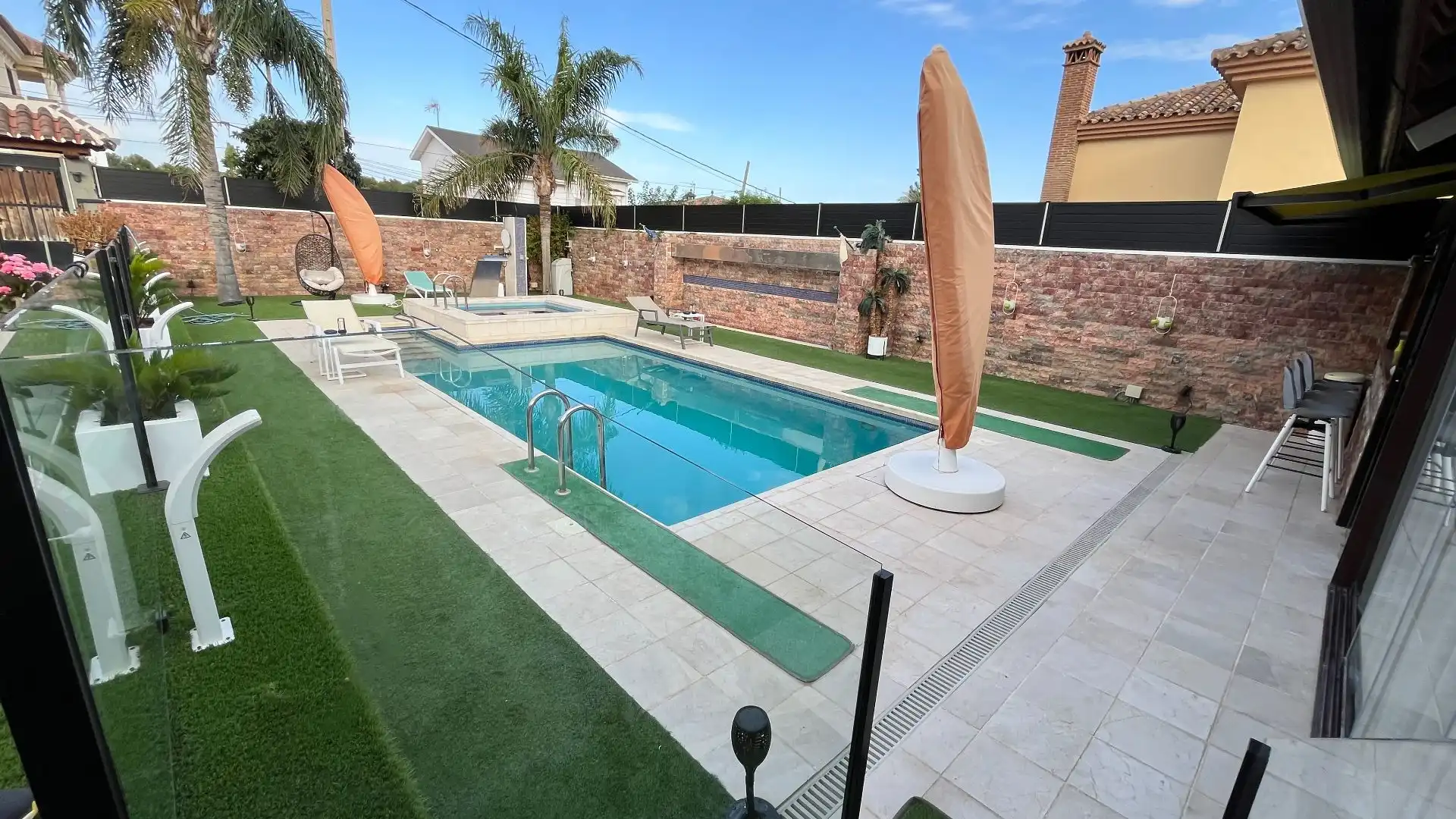 Piscina de Casa o xalet en venda en Torremolinos amb Aire condicionat, Calefacció i Jardí privat