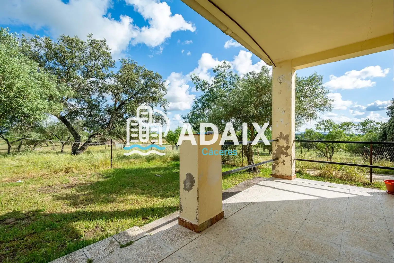 House for sale in LG VIÑAS  Polígono  Parcela  QDH CORRAL DE LAS VIÑAS.  ARROYO DE LA LUZ (CÁCERES)