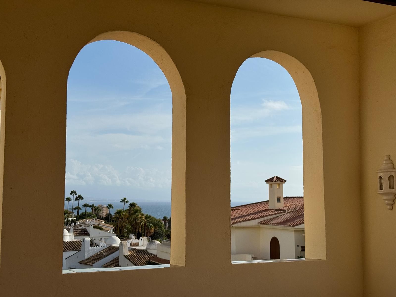 Vista exterior de Dúplex en venda en Manilva amb Terrassa, Moblat i Piscina comunitària
