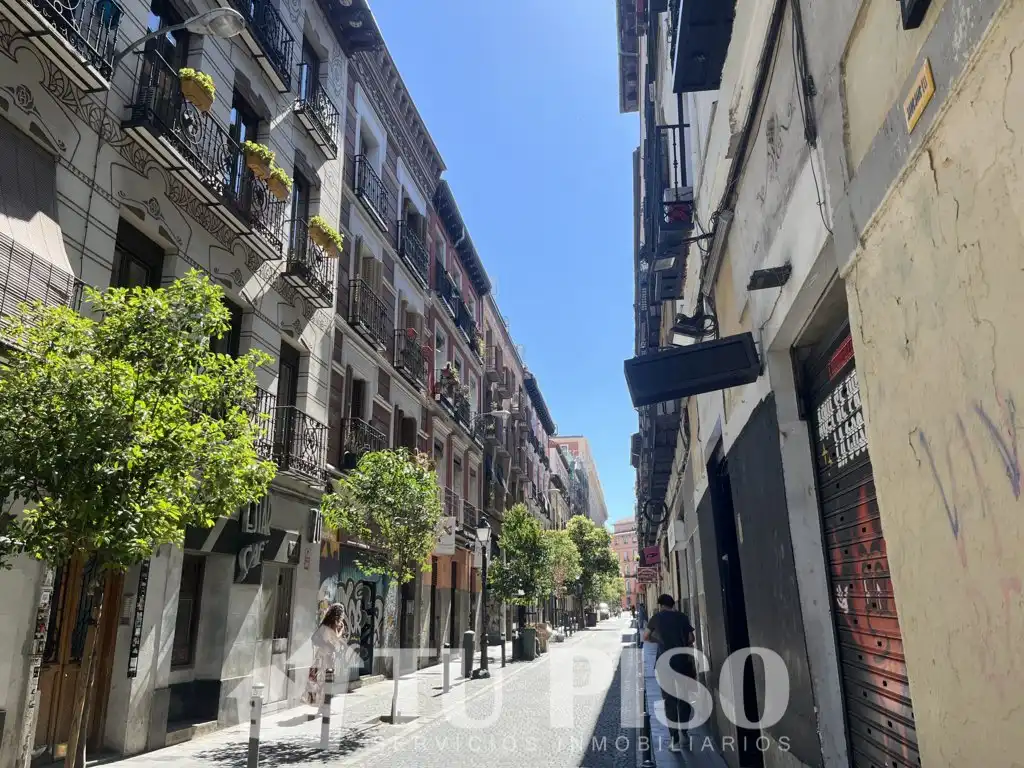 Vista exterior de Local en venda en Madrid