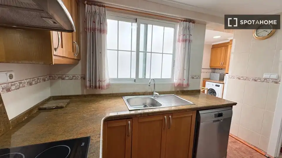 Cocina de Apartamento para compartir en Valencia con Aire acondicionado, Terraza y Amueblado