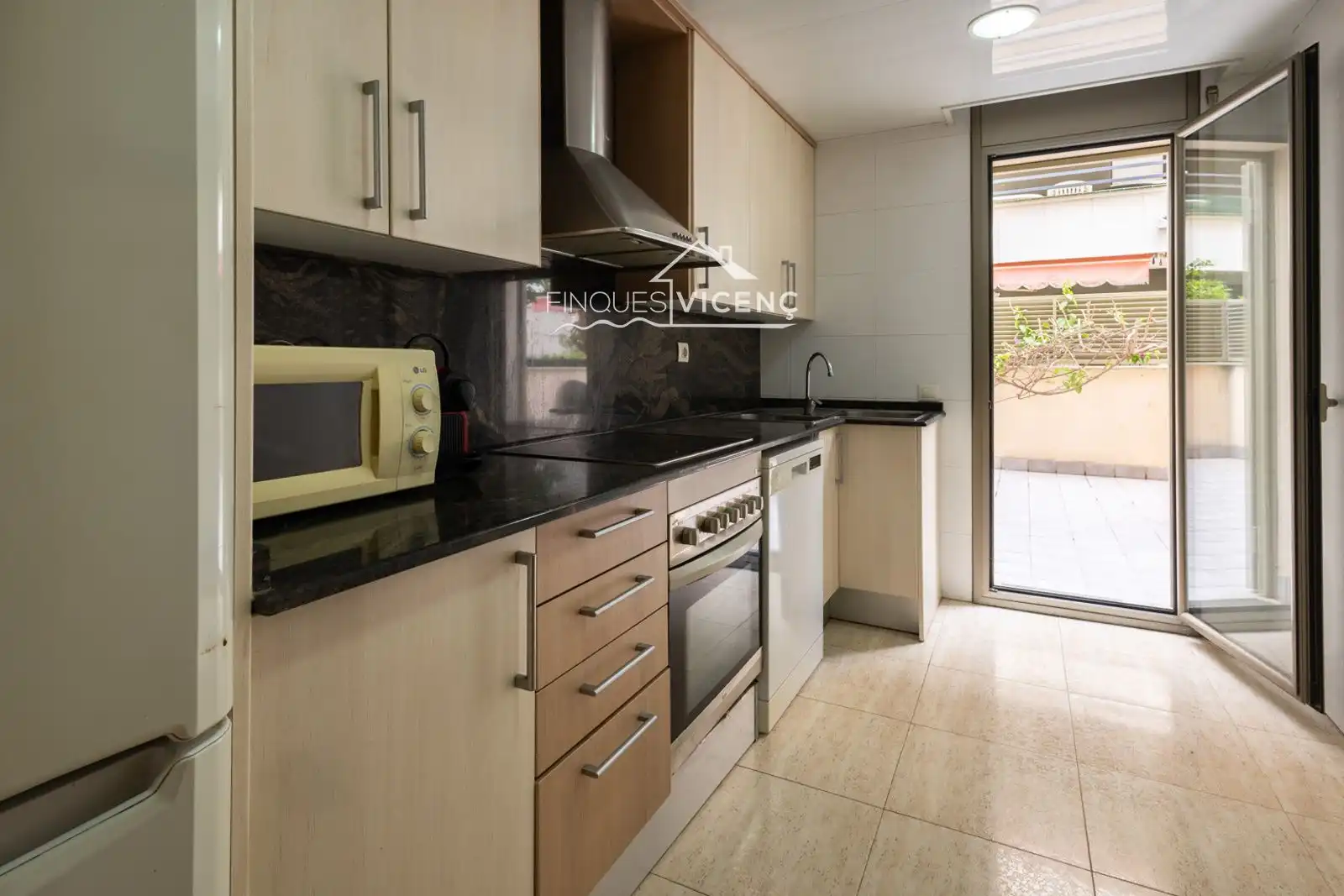Küche von Wohnung zum Verkauf in Calafell mit Klimaanlage, Heizung und Terrasse