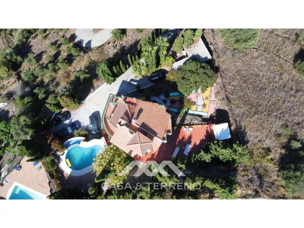 Vista exterior de Casa o xalet en venda en Torrox amb Aire condicionat i Balcó