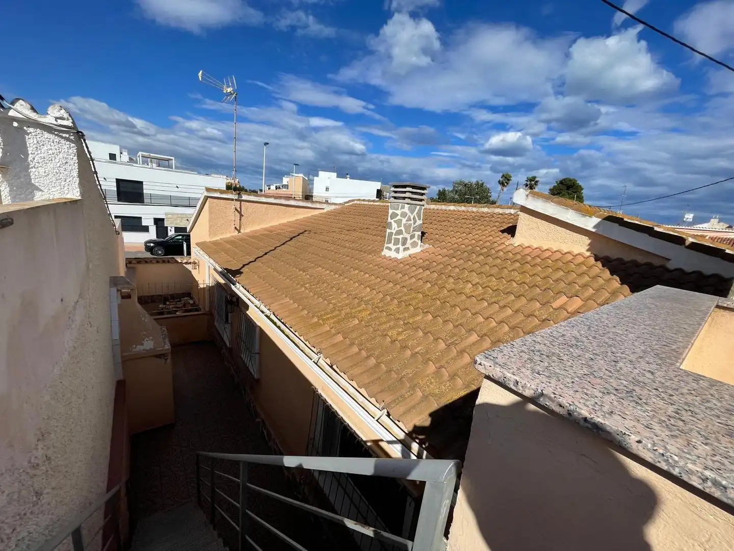 Vista exterior de Casa o chalet en venta en San Pedro del Pinatar con Aire acondicionado, Jardín privado y Terraza