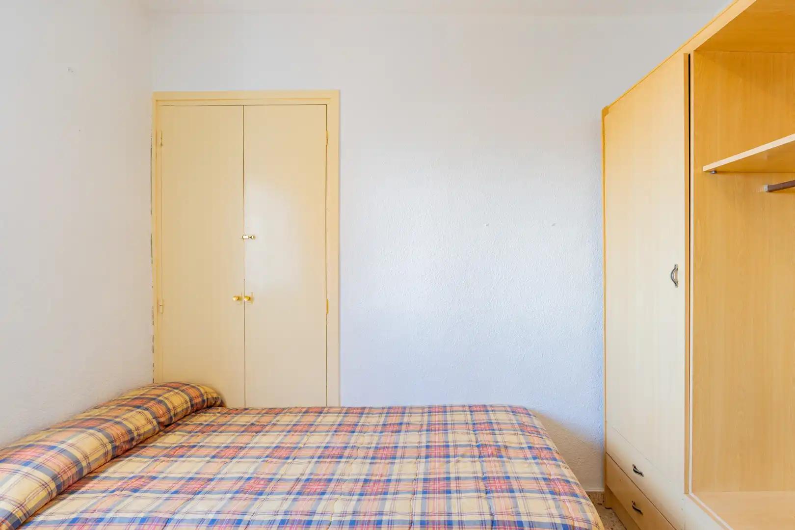 Bedroom of Flat for sale in Valencia  with Air Conditioner, Furnished and Oven