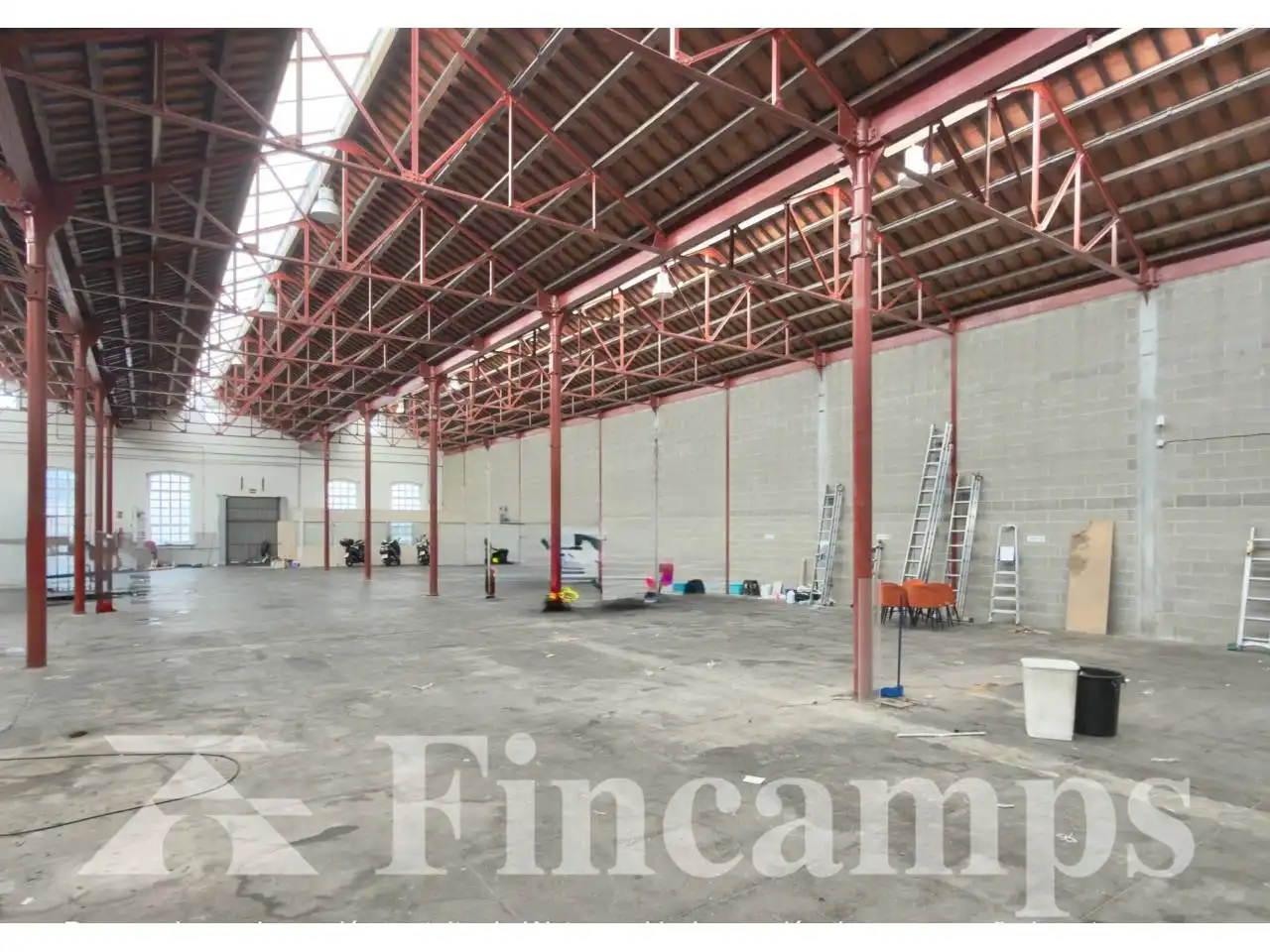 Nau industrial de lloguer en Sabadell amb Calefacció i Alarma