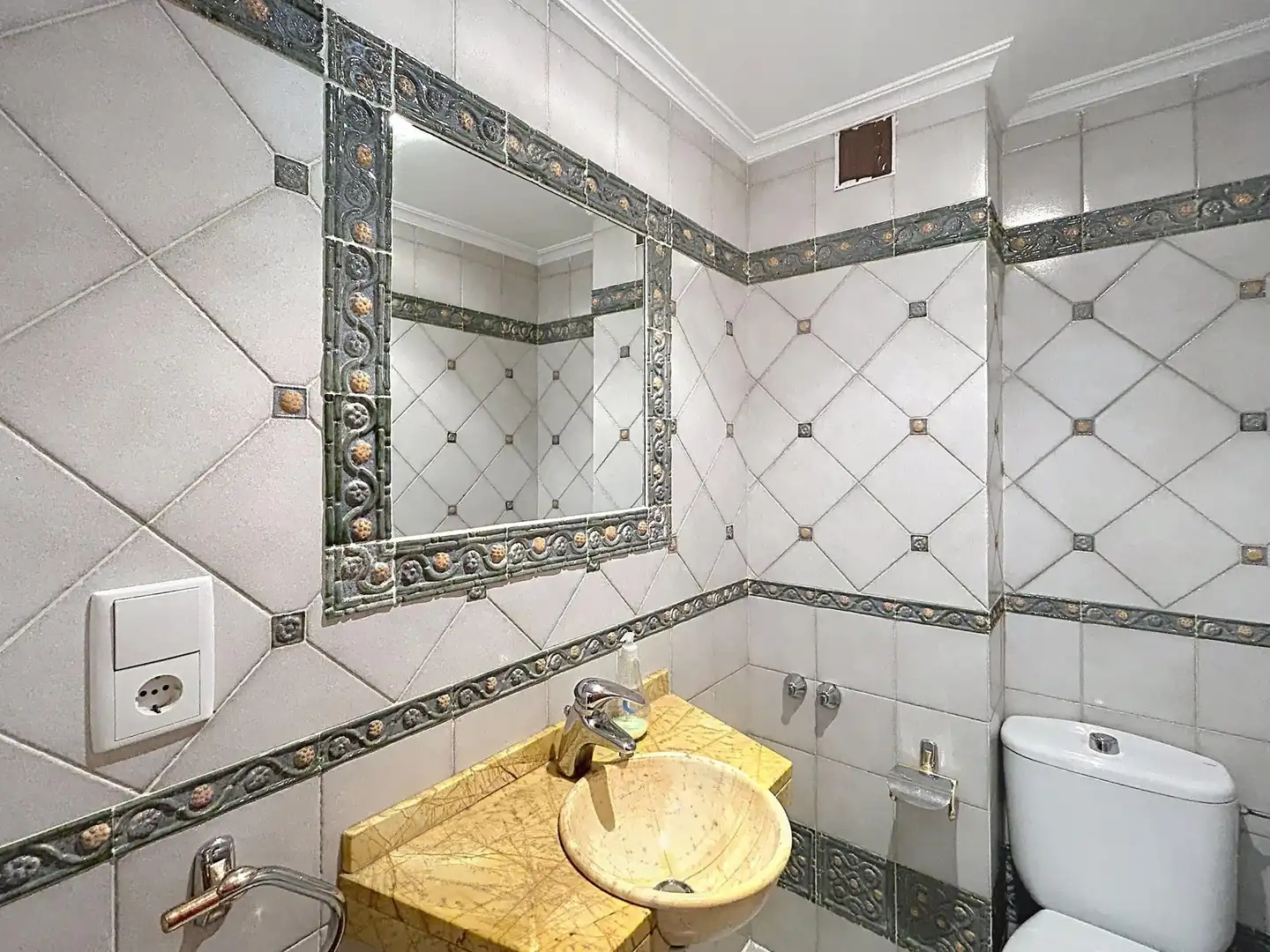 Baño de Casa adosada en venta en Santiago de Compostela  con Calefacción, Terraza y Piscina comunitaria