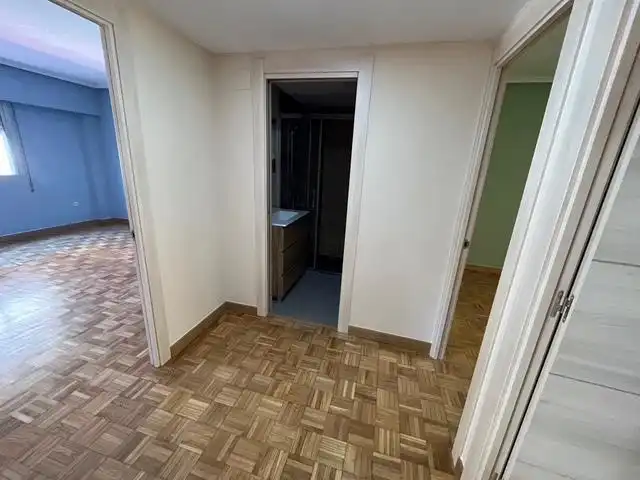 Wohnung zum Verkauf in Zaragoza mit Klimaanlage und Abstellraum