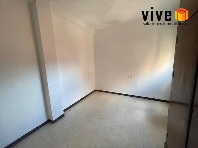 Dormitori de Pis en venda en Sevilla amb Aire condicionat, Calefacció i Moblat