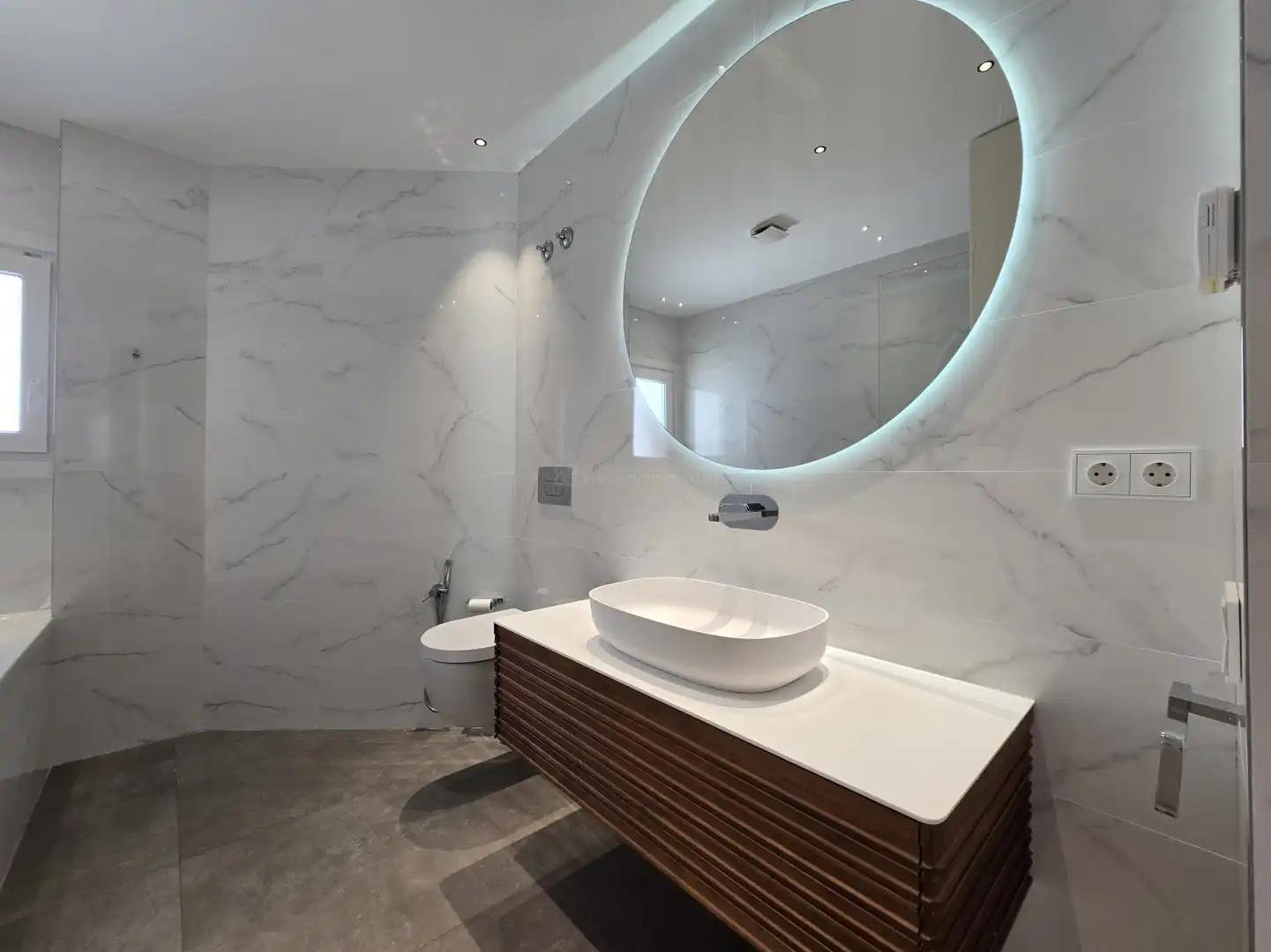 Baño de Piso en venta en  Logroño con Aire acondicionado, Calefacción y Terraza