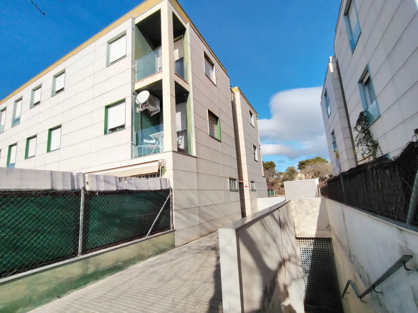 Vista exterior de Planta baixa en venda en La Granada amb Traster