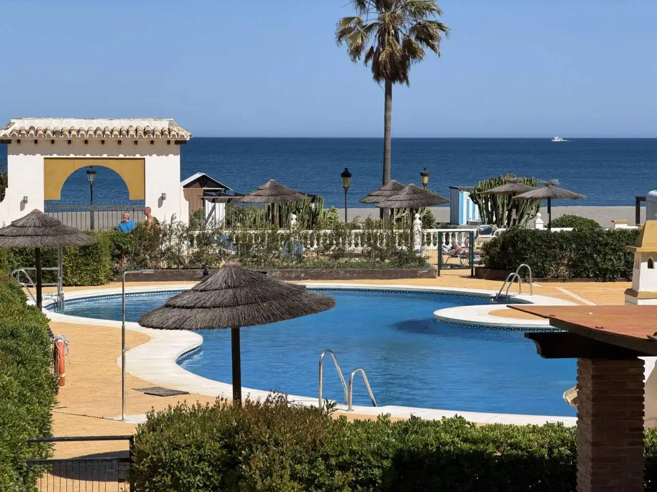 Piscina de Apartamento de alquiler en Manilva con Terraza, Amueblado y Alarma