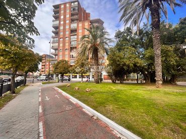 Pis amb balcó en venda a El Pilar - La Estación