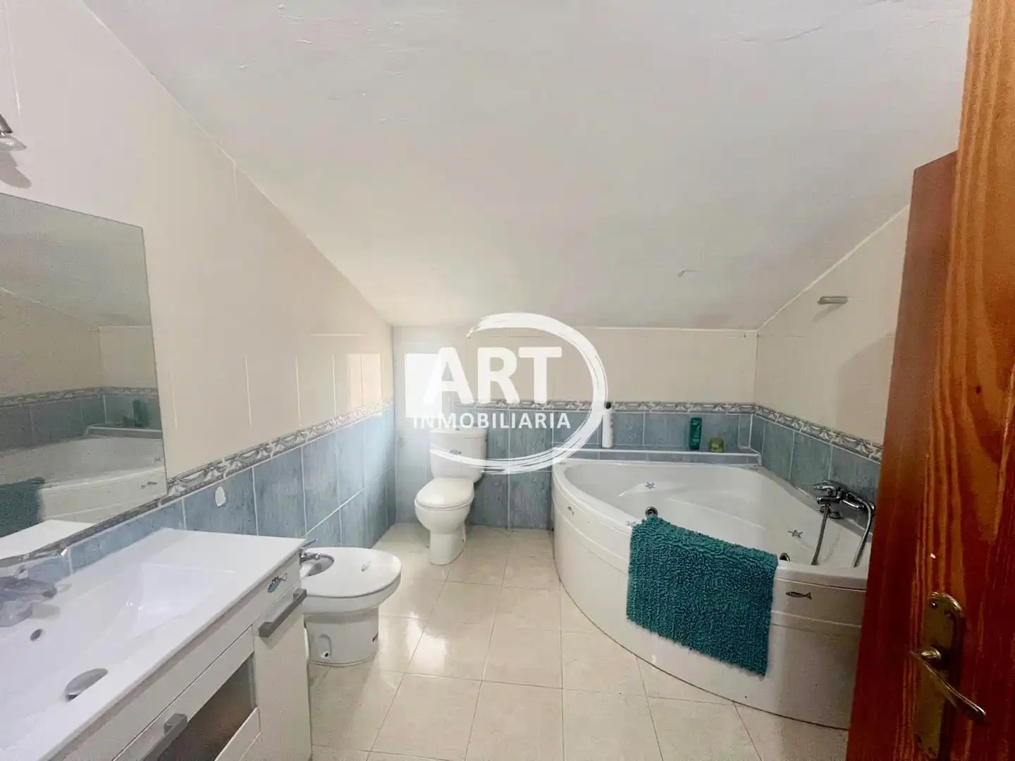 Bathroom of Houses for sale in L'Eliana  with Air Conditioner, Heating and Private garden