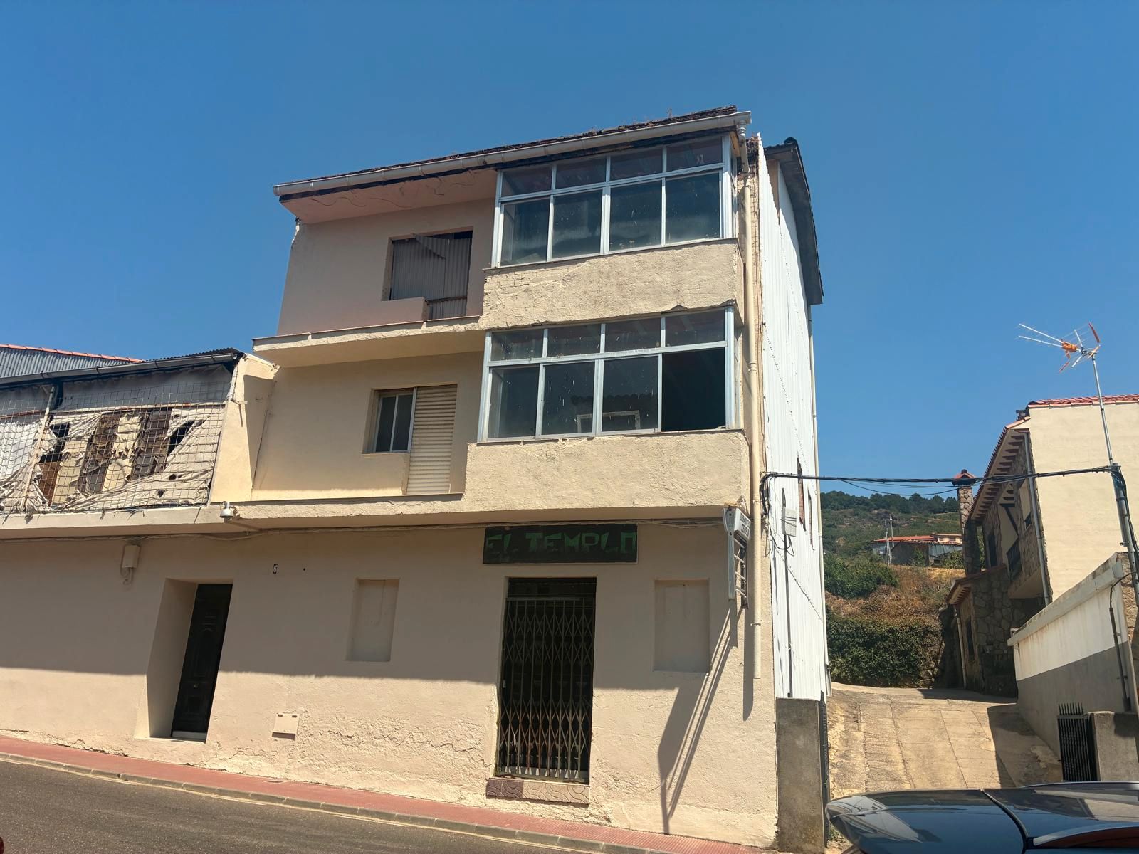 Vista exterior de Casa o xalet en venda en Cabrero amb Terrassa, Traster i Balcó