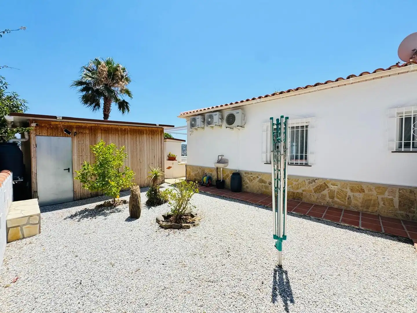 Vista exterior de Casa o xalet en venda en Arenas amb Aire condicionat, Jardí privat i Traster