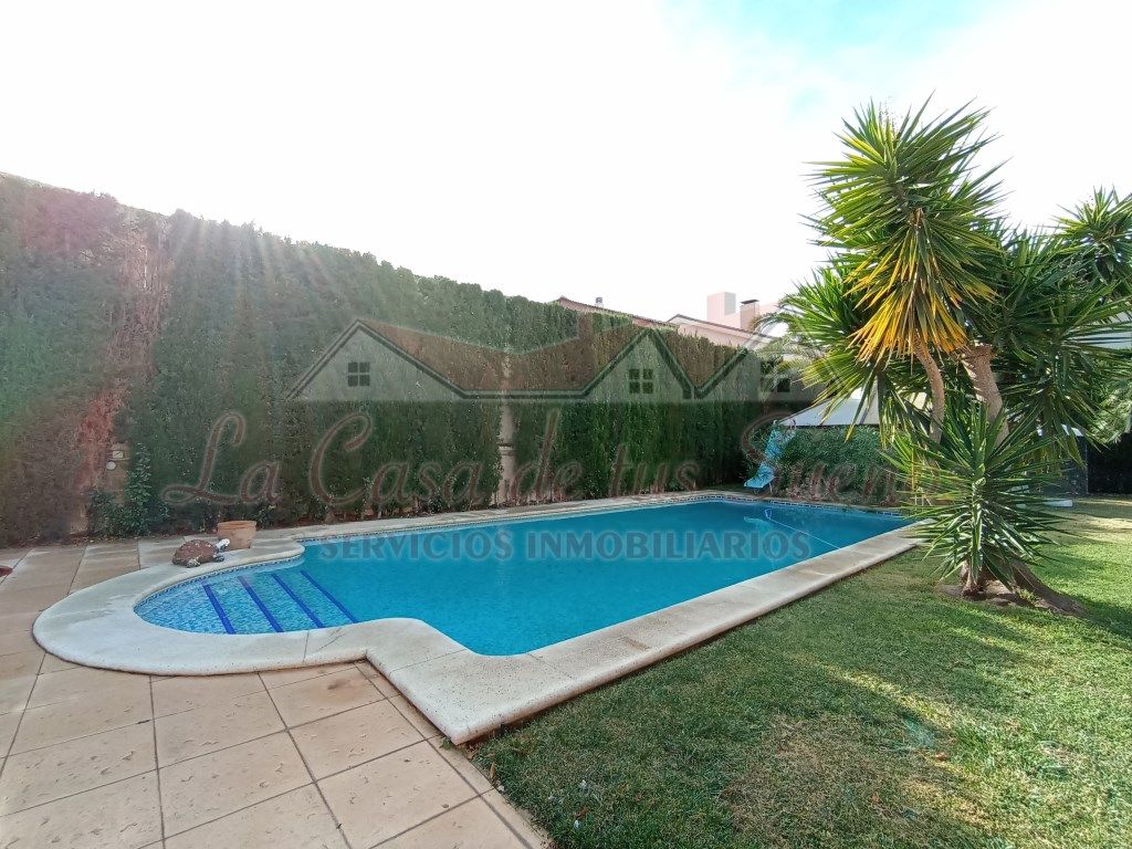 Piscina de Casa o xalet en venda en Elda