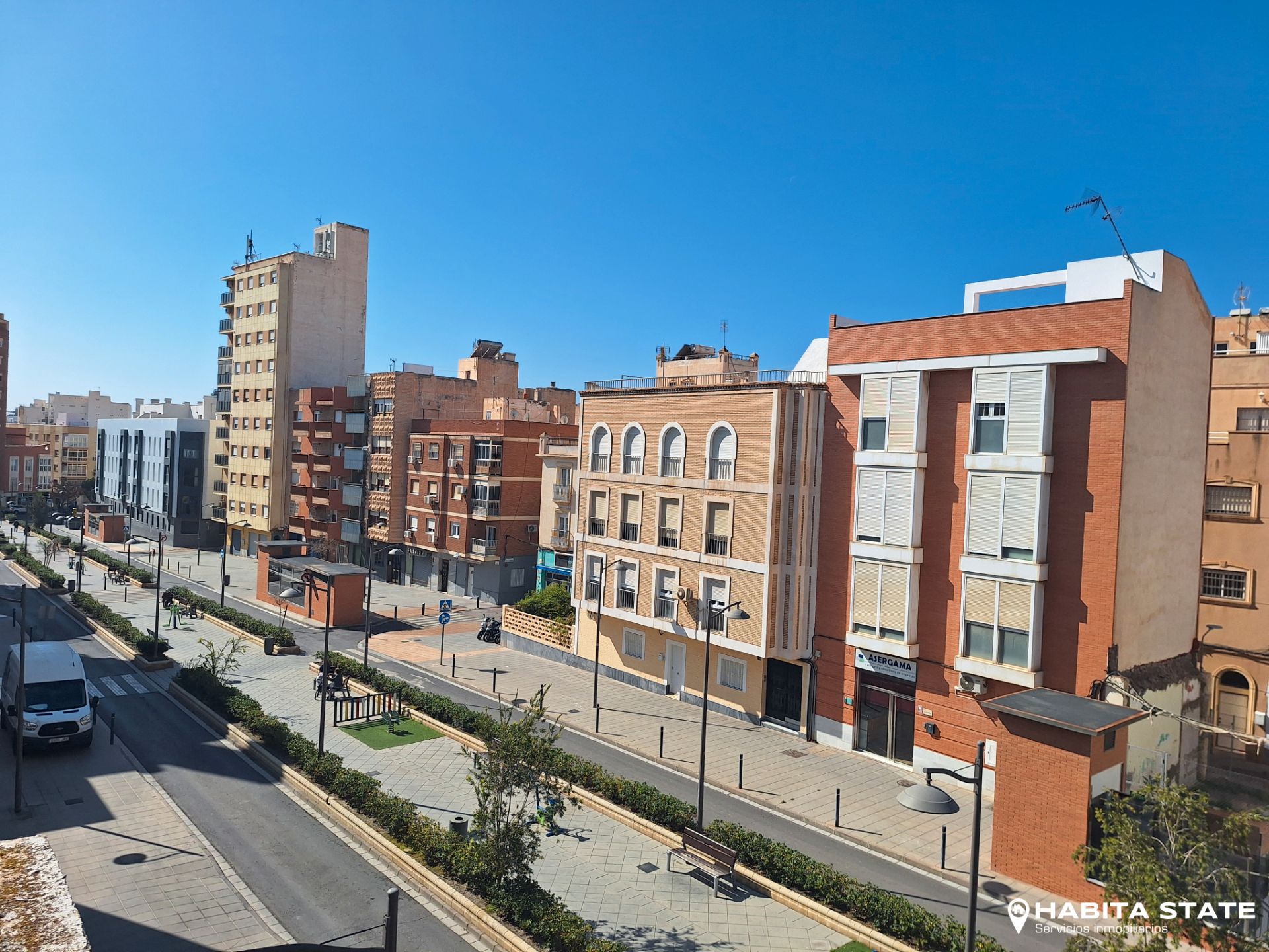 Exterior view of Single-family semi-detached for sale in  Almería Capital  with Terrace and Balcony