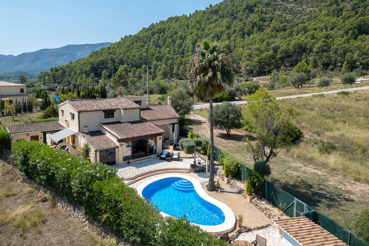 Vista exterior de Finca rústica en venda en Murla amb Piscina