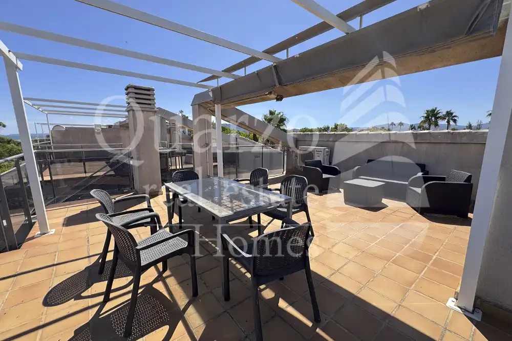 Terrasse von Maisonette zum Verkauf in Oliva mit Klimaanlage, Terrasse und Möbliert