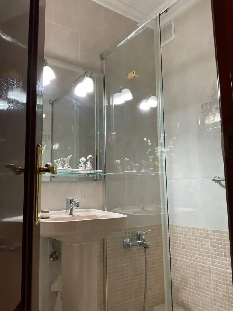 Baño de Piso de alquiler en Madrid con Aire acondicionado, Amueblado y Horno