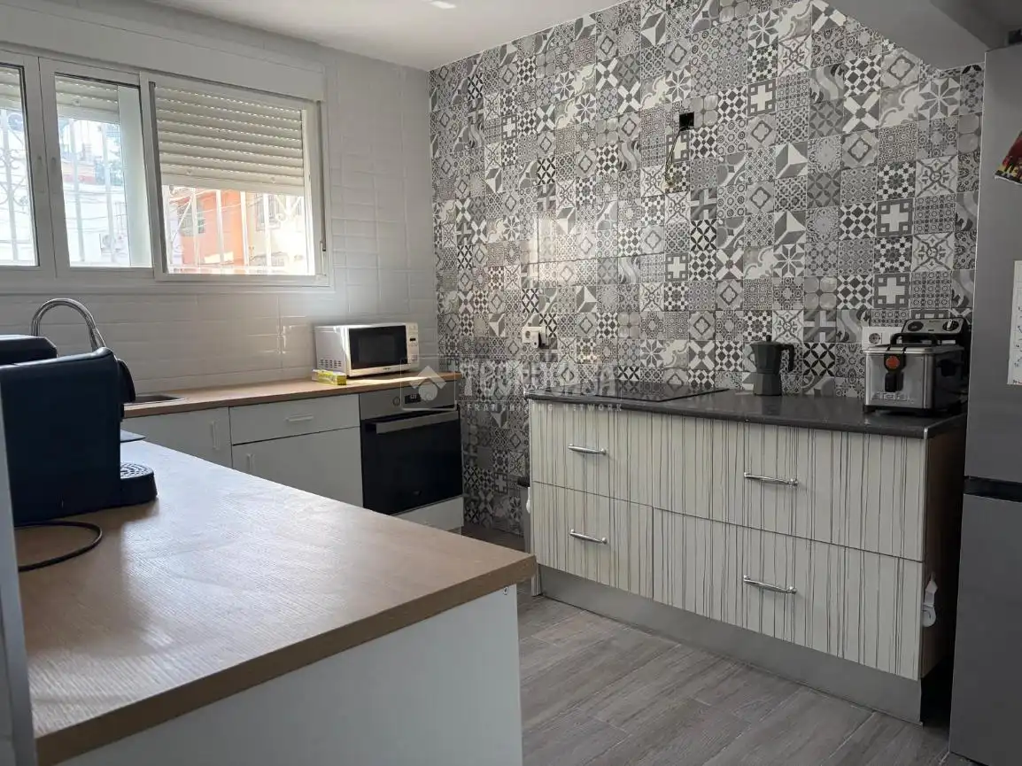 Cocina de Casa adosada en venta en Sevilla con Aire acondicionado