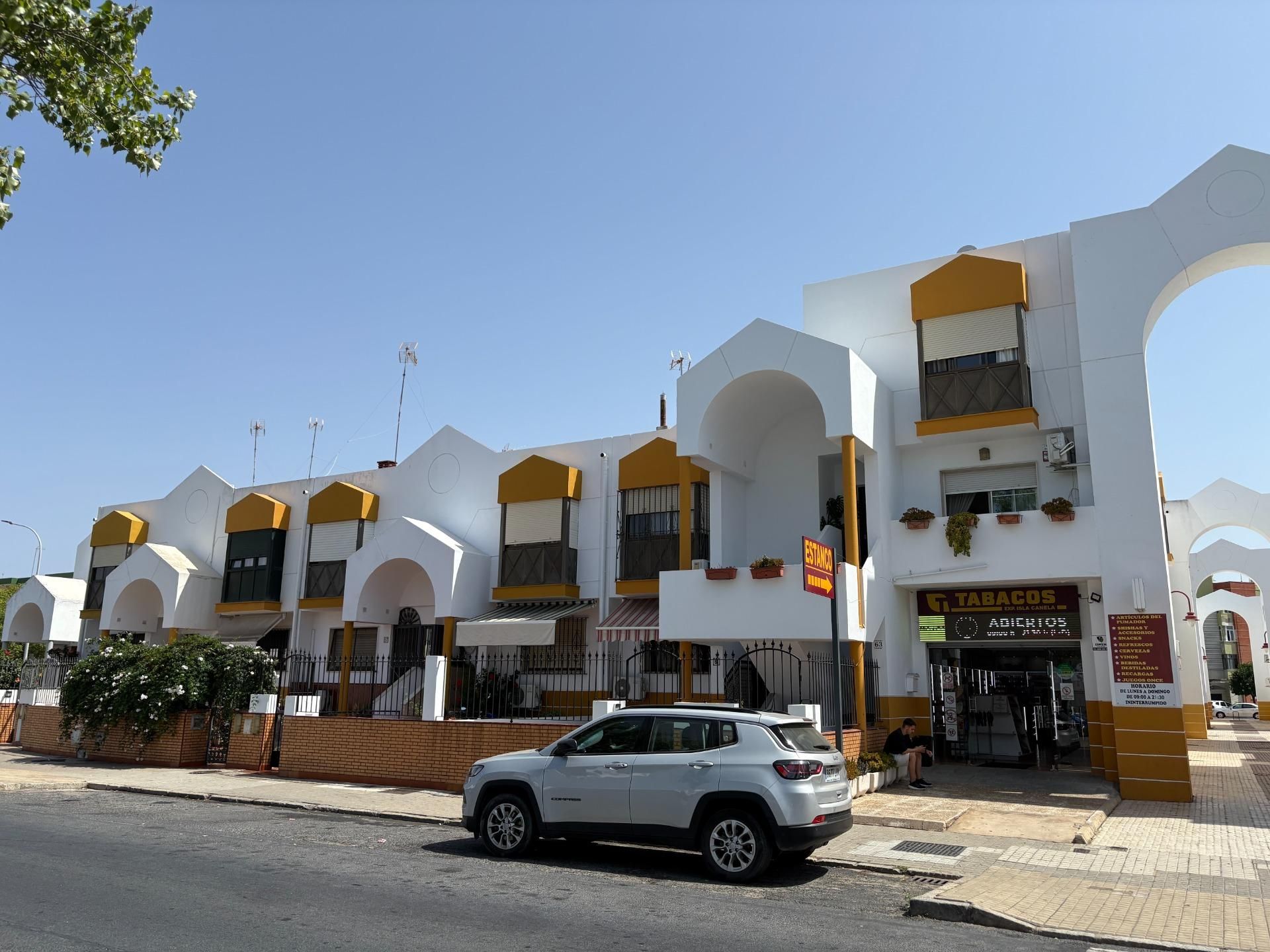 Vista exterior de Casa adosada en venda en Ayamonte amb Aire condicionat i Calefacció