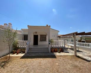 Vista exterior de Casa o xalet en venda en Torrevieja amb Terrassa i Piscina