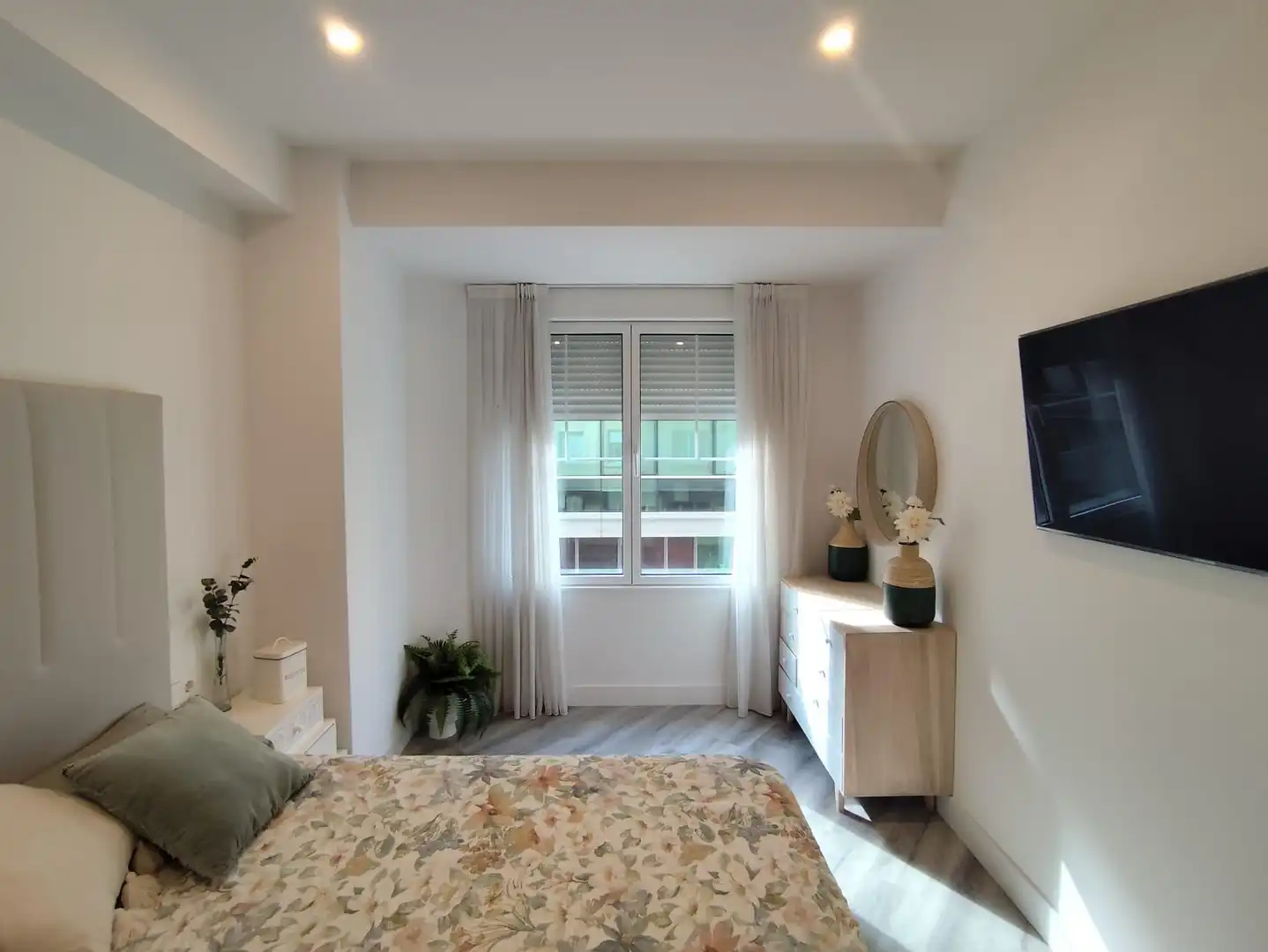 Schlafzimmer von Wohnungen zur Miete in Santander mit Heizung, Parkett und Möbliert