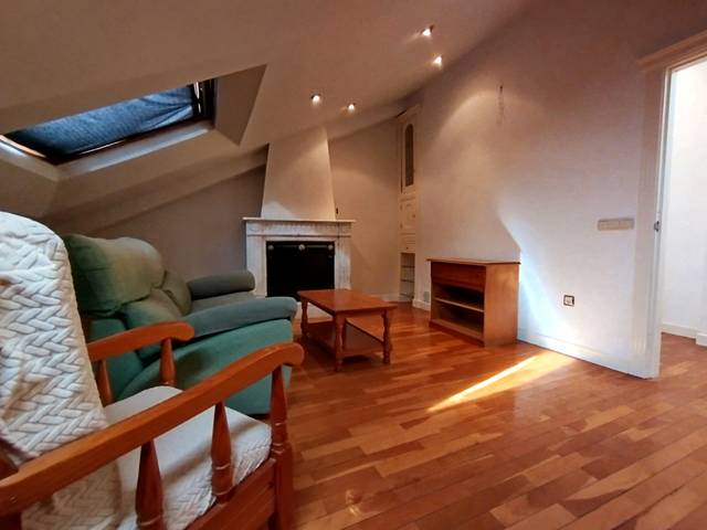 Ático en Alquiler en Calle Sierpes en Universidad - Tenerías