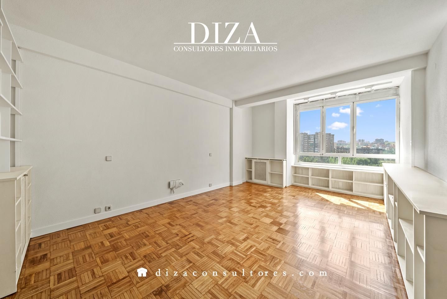 Exterior view of Flat to rent in  Madrid Capital  with Heating