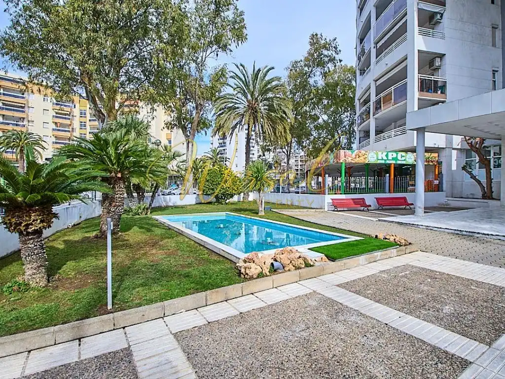 Piscina de Apartament en venda en Salou amb Piscina comunitària