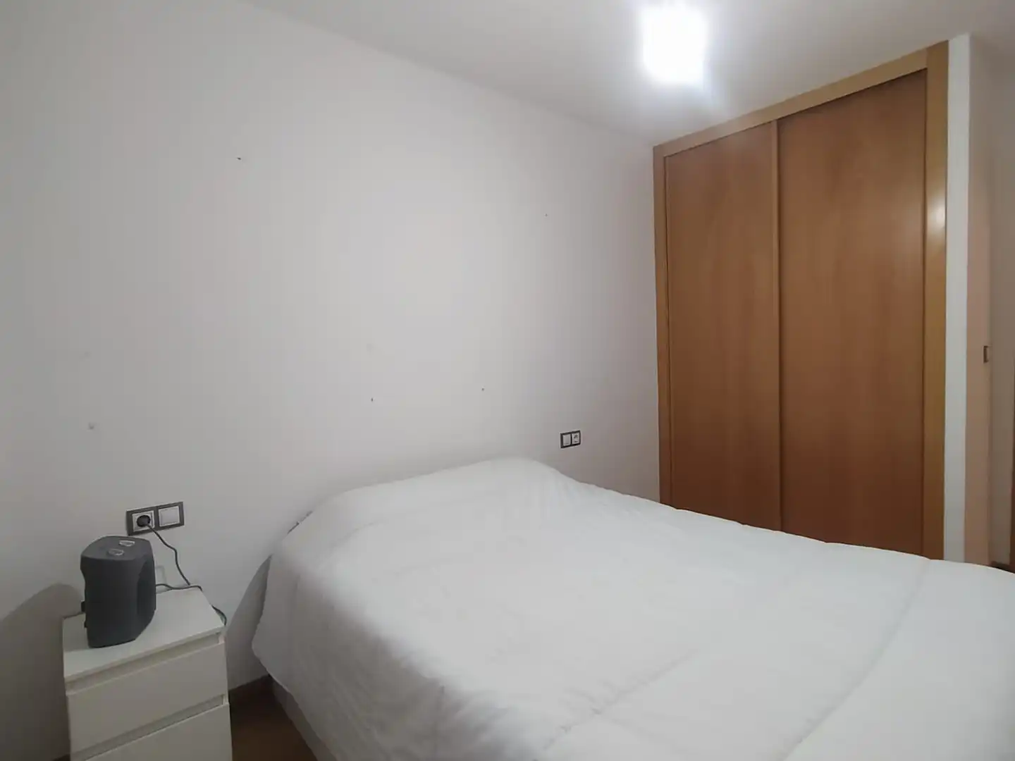 Habitación de Apartamento en venta en Cariño con Calefacción, Parquet y Amueblado