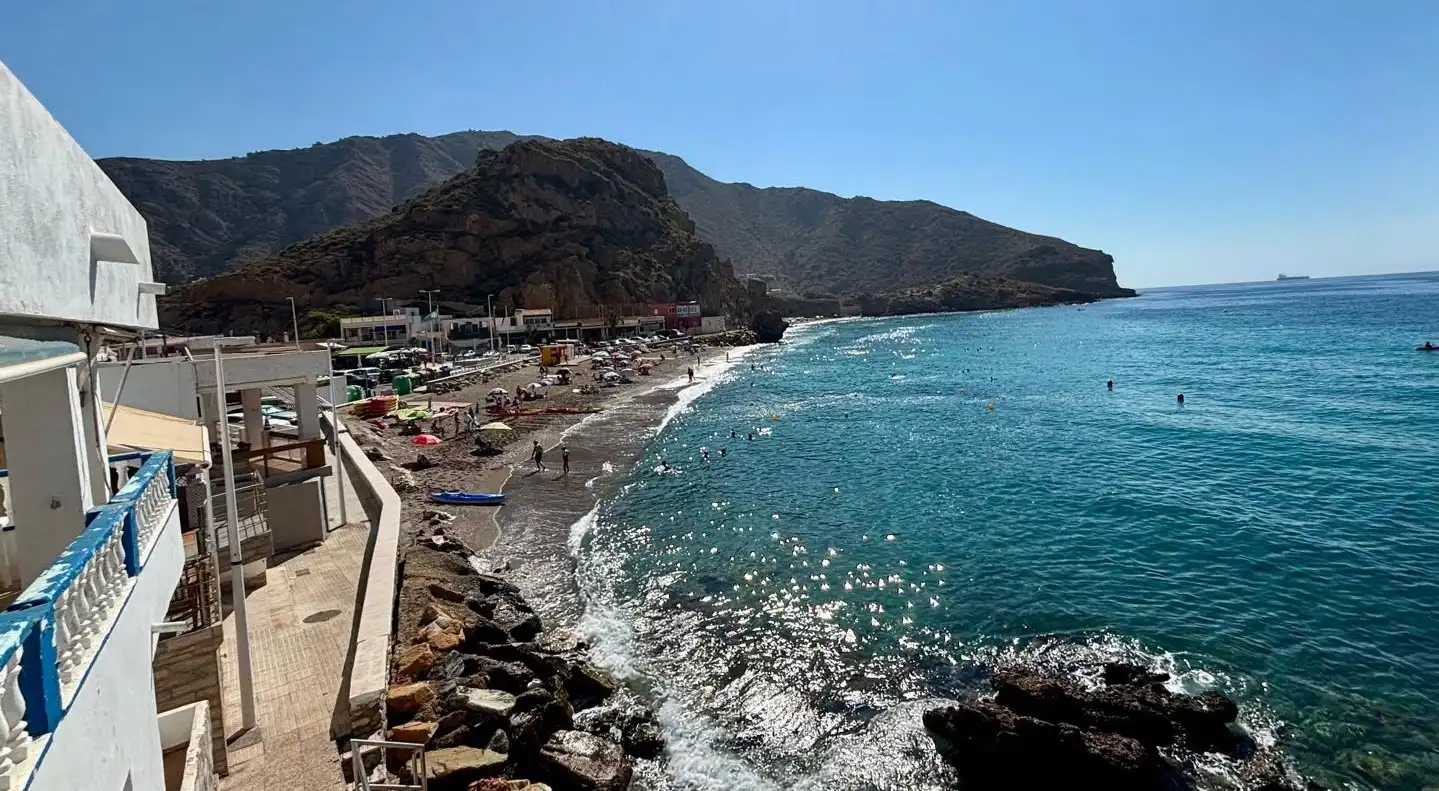 Außenansicht von Einfamilien-Reihenhaus zum Verkauf in Cartagena mit Klimaanlage, Heizung und Terrasse