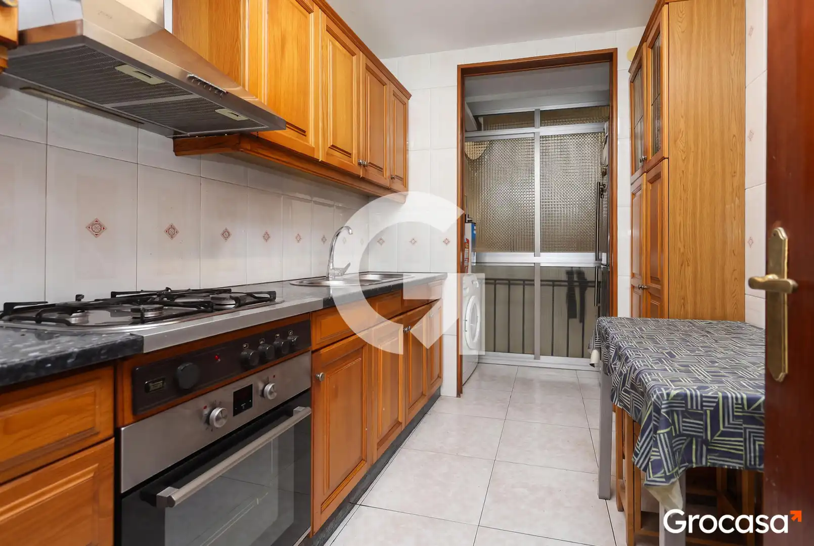 Cuina de Pis en venda en L'Hospitalet de Llobregat amb Moblat, Forn i Balcó