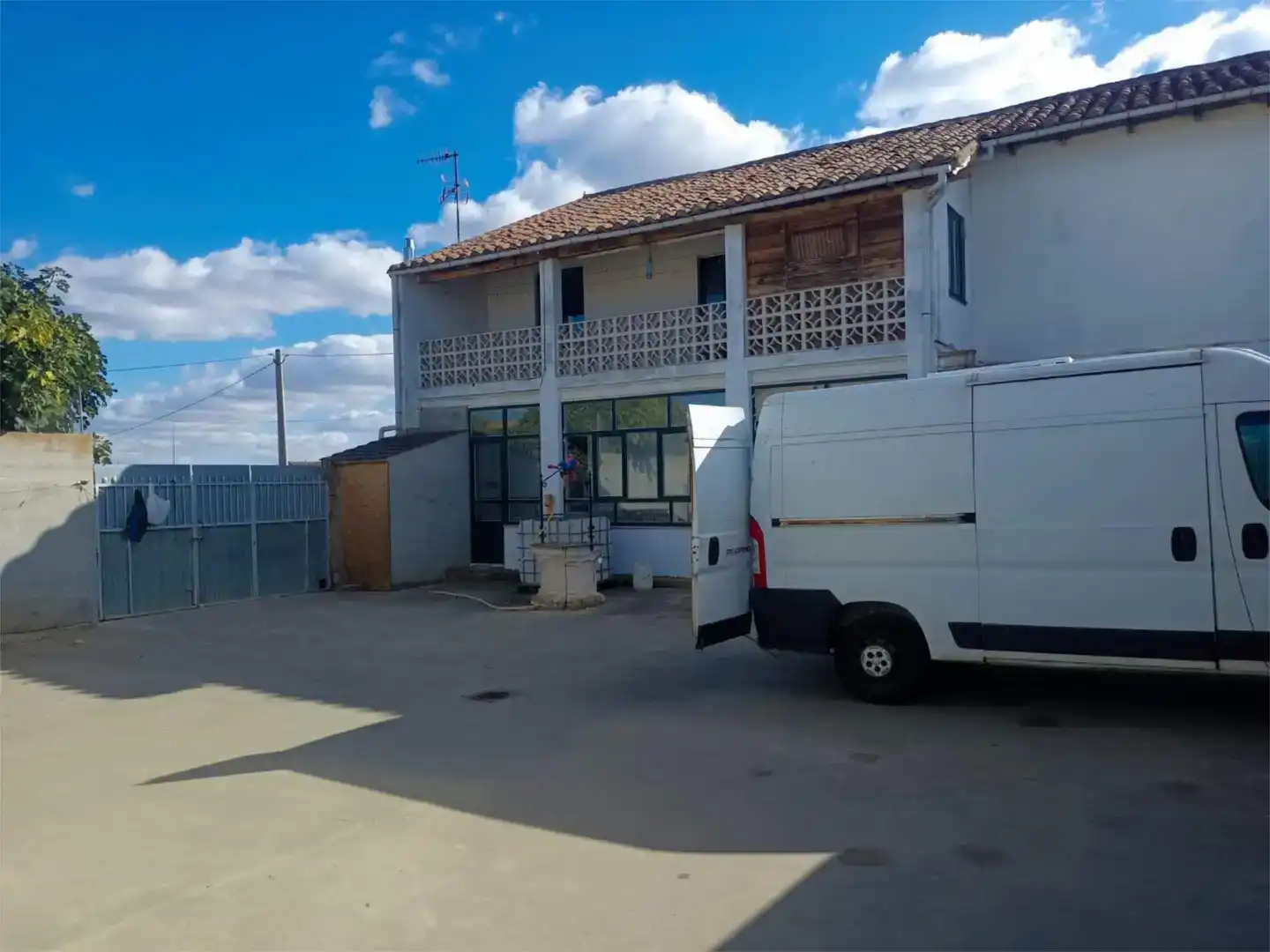 Vista exterior de Casa o chalet en venta en Villamontán de la Valduerna con Jardín privado, Trastero y Amueblado