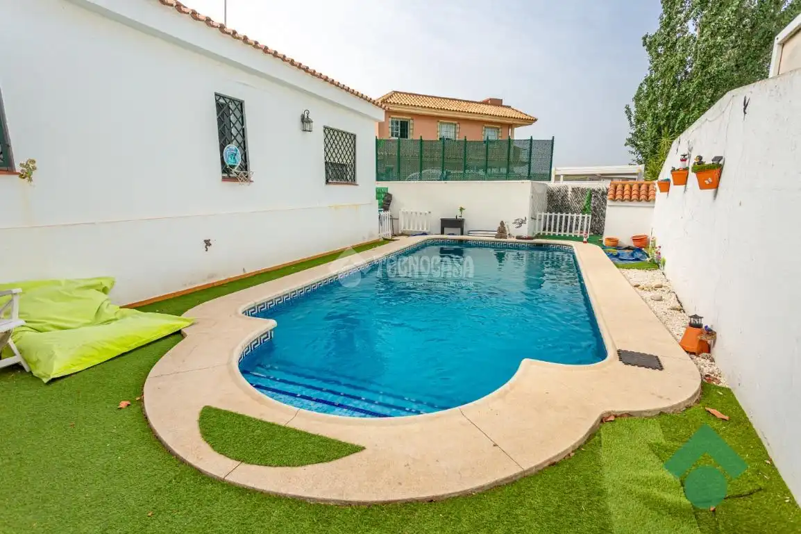 Piscina de Casa adosada en venda en Algeciras amb Jardí privat, Terrassa i Piscina