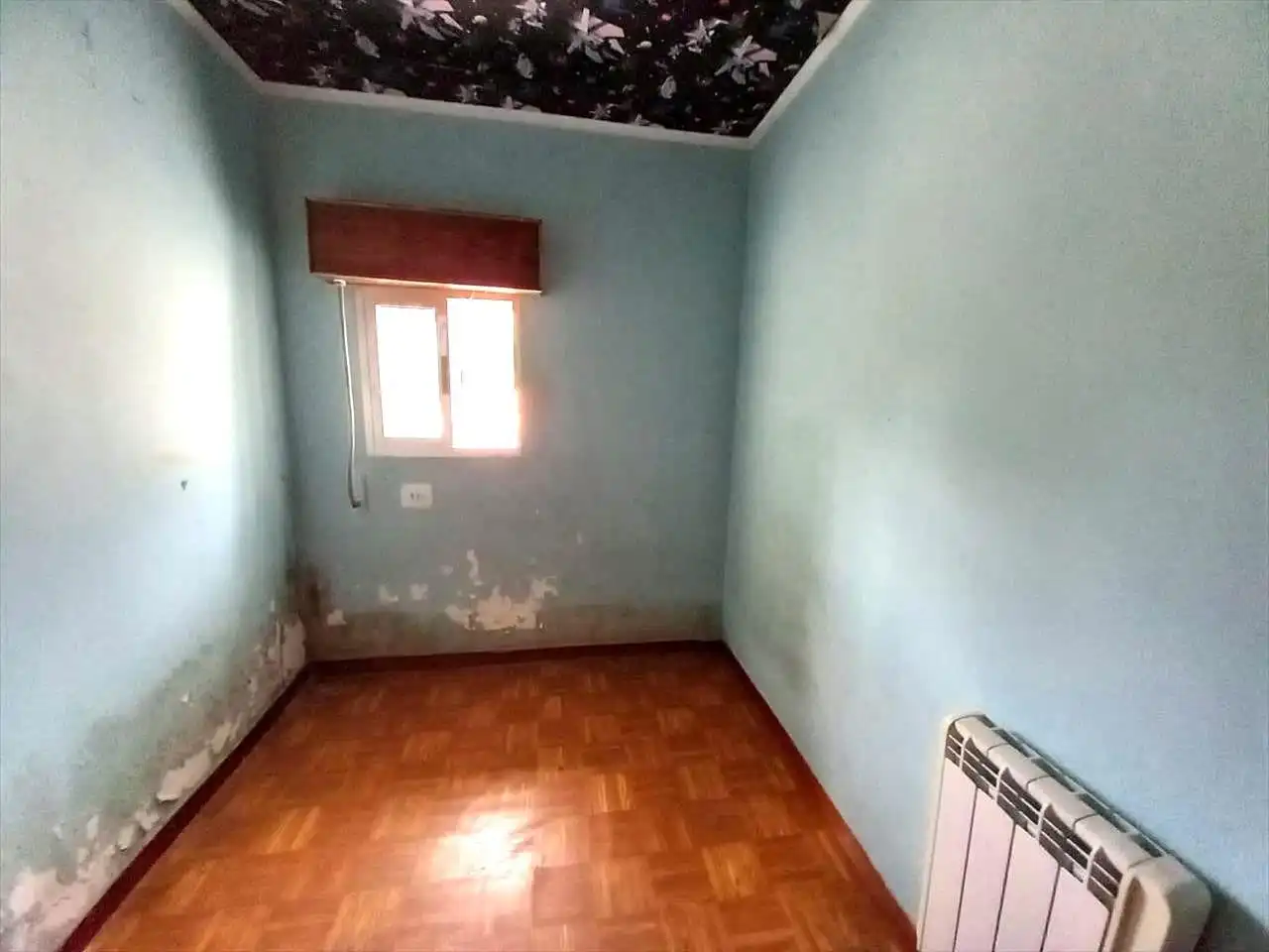 Schlafzimmer von Einfamilien-Reihenhaus zum Verkauf in Os Blancos  mit Heizung
