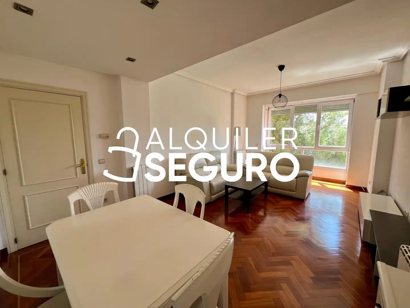 Vista exterior de Piso de alquiler en Madrid con Aire acondicionado, Calefacción y Amueblado