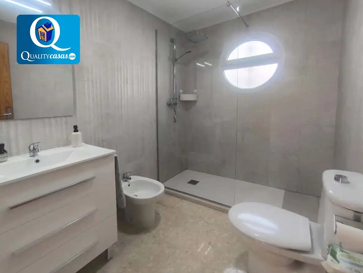 Bany de Apartament en venda en Elche / Elx amb Aire condicionat, Calefacció i Terrassa