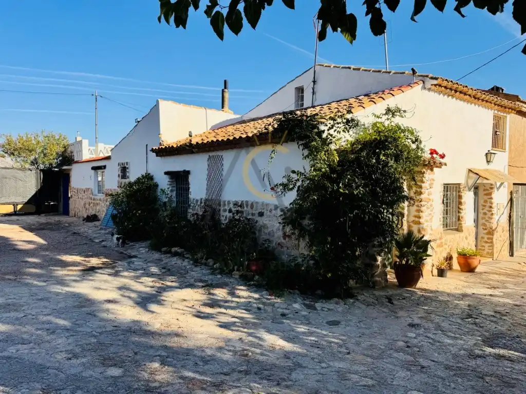 Casa rústica en venda a Partida Joveres