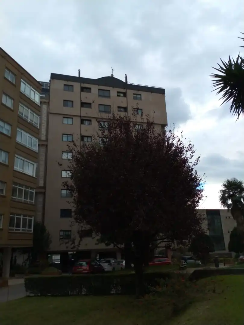 Vista exterior de Apartament en venda en Vigo  amb Calefacció, Jardí privat i Parquet