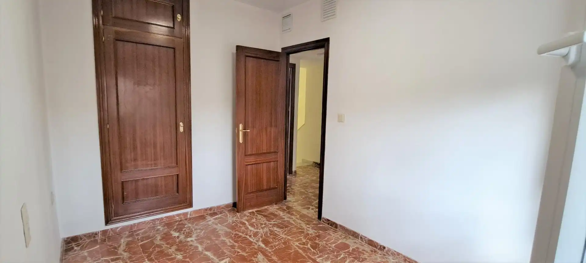 Dormitori de Dúplex de lloguer en Granada amb Aire condicionat i Traster