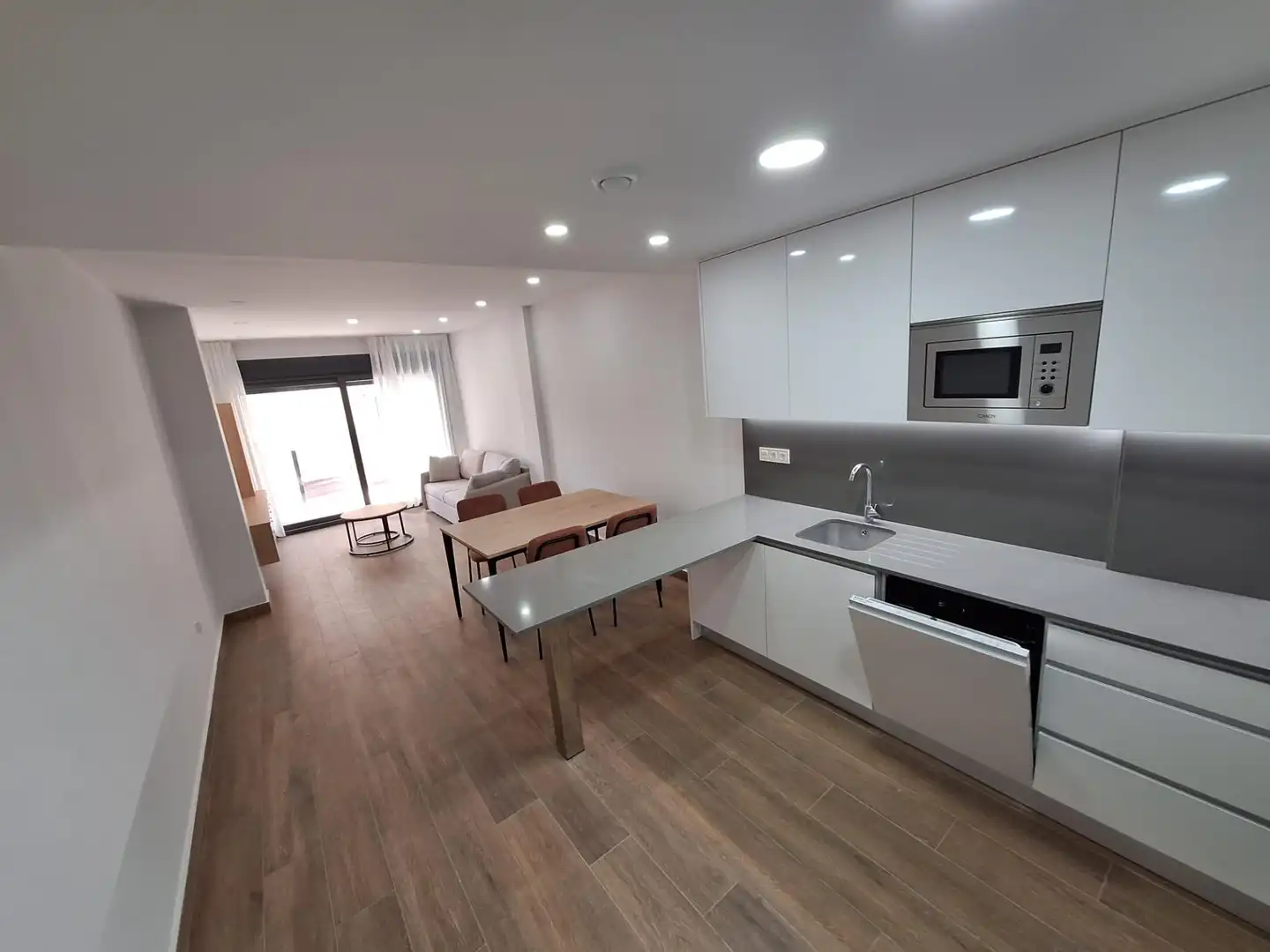 Cocina de Apartamento de alquiler en Torrevieja con Aire acondicionado, Calefacción y Amueblado